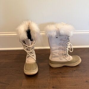 Sorel snow boots — built for warmth, designed for style. (size 8 women's)